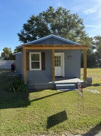 Building Photo - 214 N Poplar St