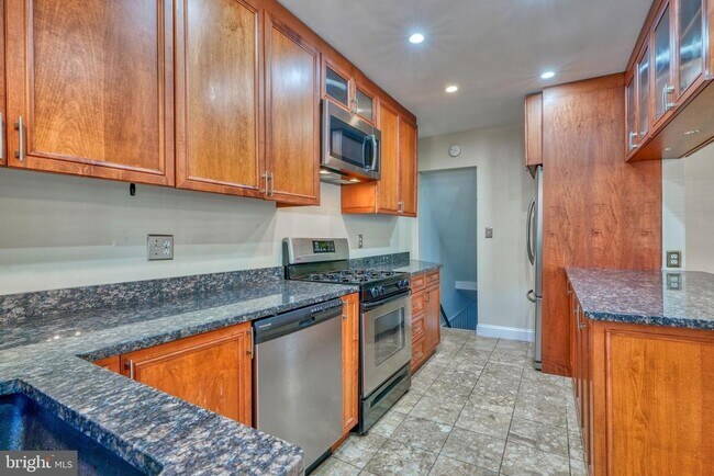 Building Photo - 6473 Blenheim Rd