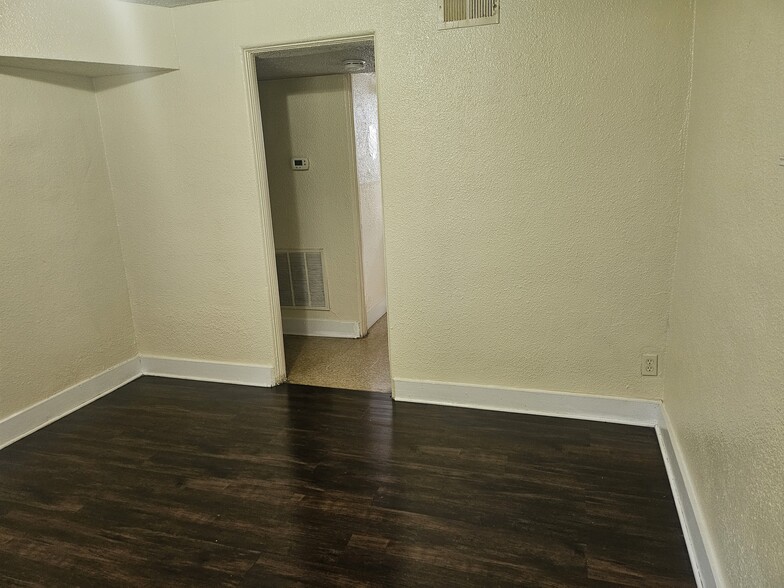 Building Photo - 2113 Mount Herman St