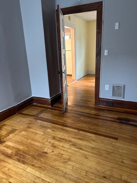 Bedroom 2 - 31 Dix Ave