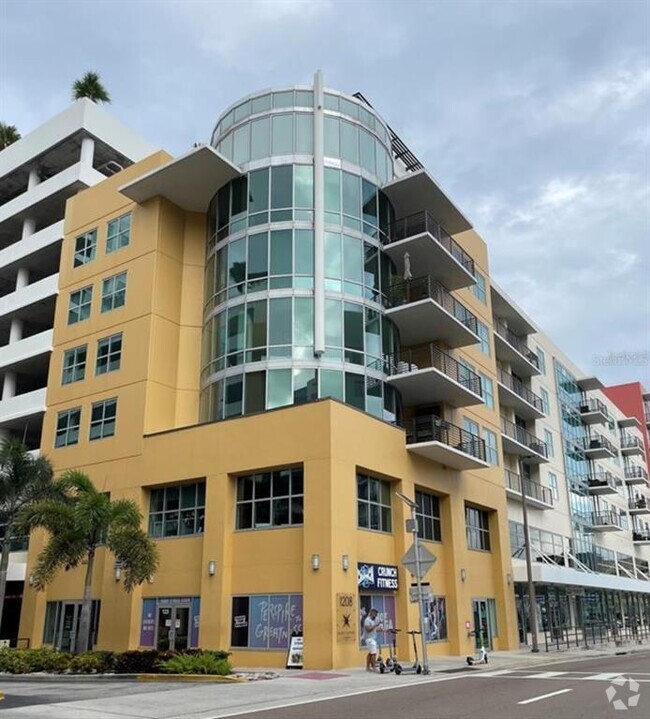 Building Photo - 1120 E Kennedy Blvd