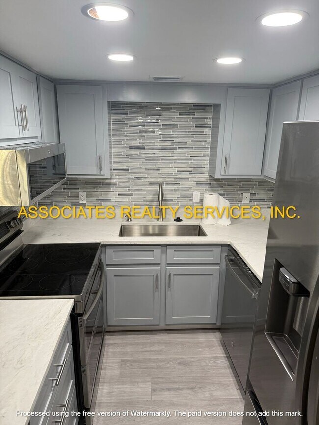 Building Photo - MUST SEE!!! 2BED/2BATH FULLY REMODELED UNIT IN GREENLEAF!!! FENCED BACK YARD!!!