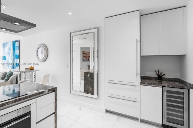 Building Photo - 700 NE 26th Terrace