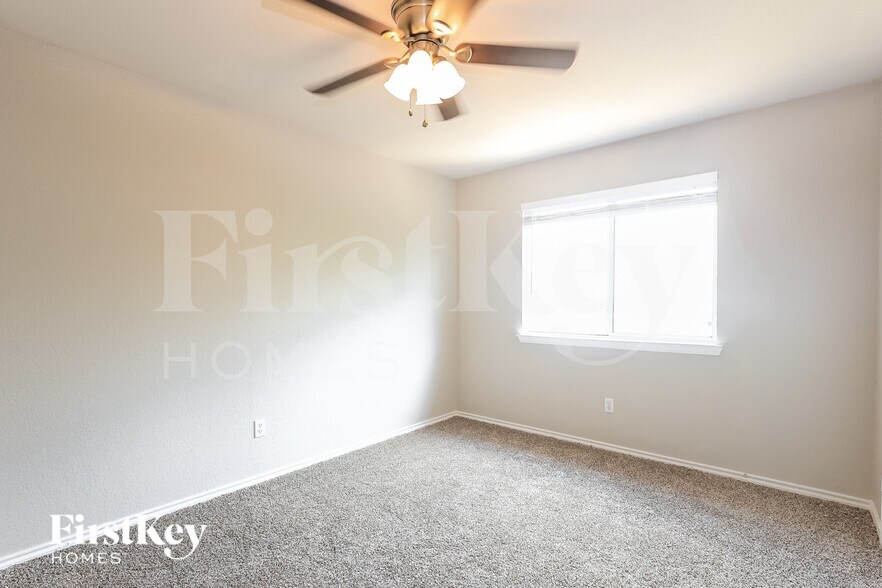 Building Photo - 1910 Mountain Star