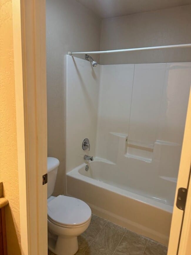 Building Photo - COME HOME TO COMFORT TO THIS 3 BEDROOM HOME IN A QUIET, TRANQUIL NEIGHBORHOOD