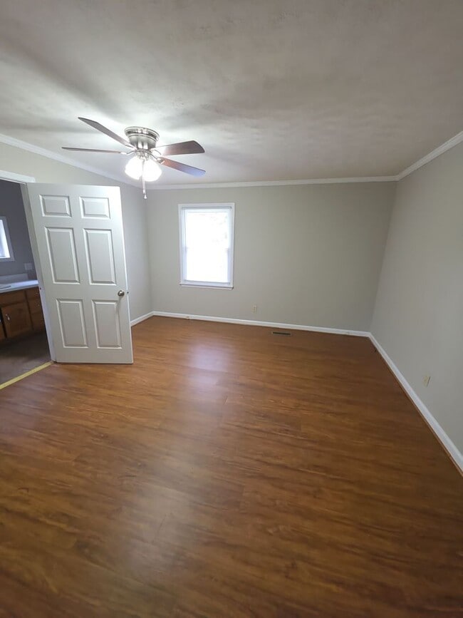 Building Photo - 3 Bedroom / 2 Bath – Accessible Home in Algood