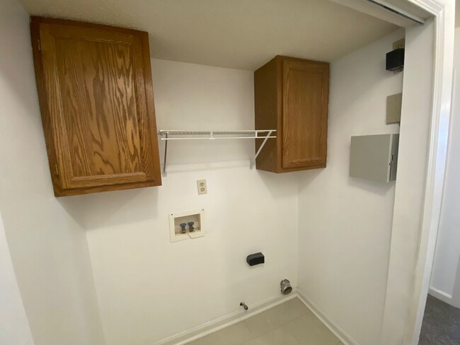 Building Photo - West AVL - Newly Renovated 2/2 Condo