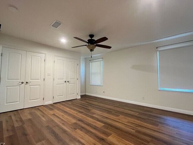Building Photo - 2085 Warmlands Ave