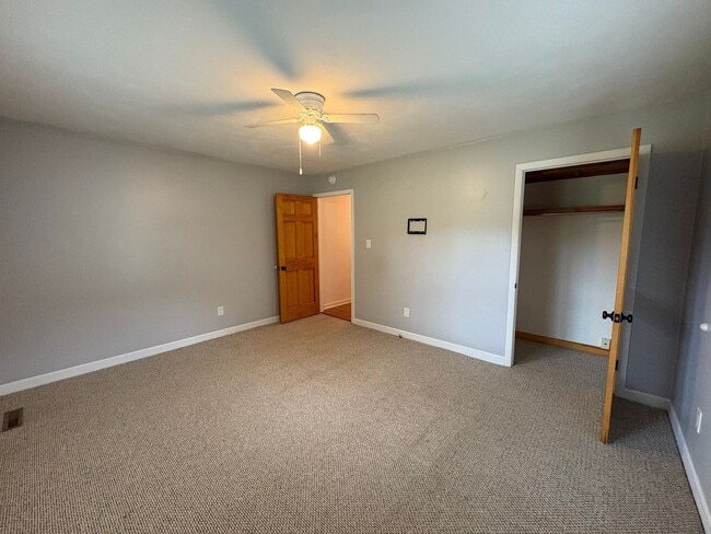 Building Photo - 1849 Oyster Bay Ln