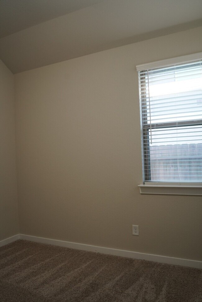 Building Photo - 3023 Jackmans Diamond