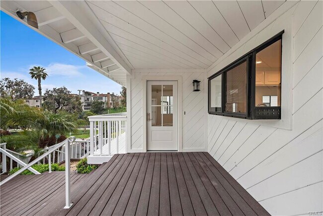 Building Photo - 405 Heliotrope Ave