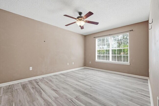 Building Photo - New rental move in ready! 4 bedrooms | 2 bathooms