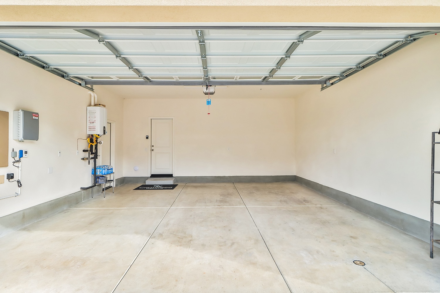 attached 2 car garage - 3092 Acebo Dr