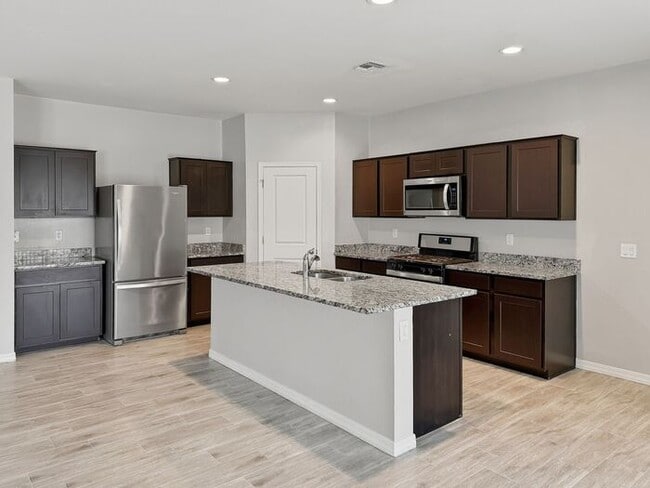 Building Photo - Home in Litchfield Park at Canyon Views! 5bd 4.5ba