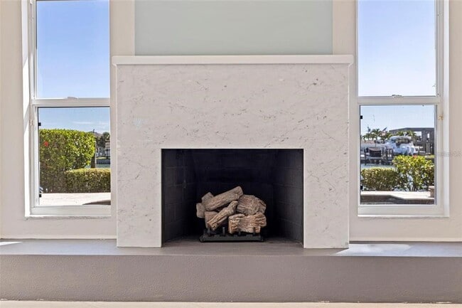 Building Photo - 11225 4th St E