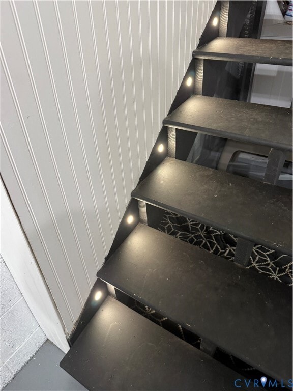 Building Photo - 8 English Oak Cir