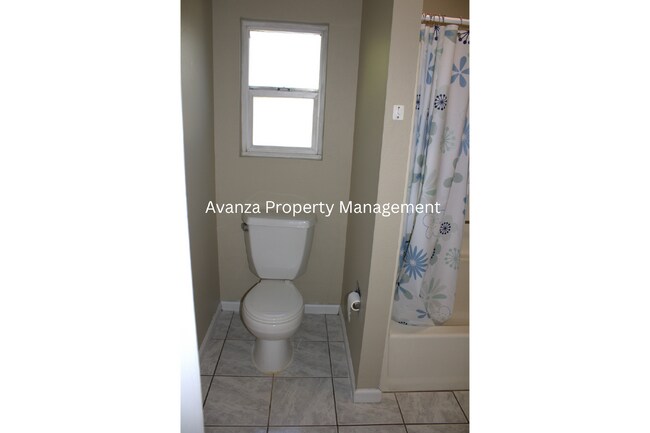 Building Photo - 1 Year Lease 1 Bed  1 Bath  Rent: $850 +$100 (All utilities included) Deposit: $1,500 Available: ...