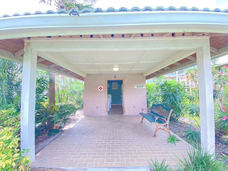 Building Photo - Waterside at Cranes Roost 1/1 Condo locate...