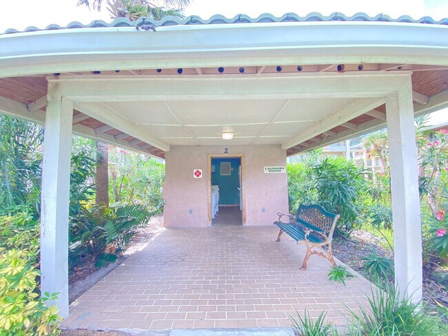 Building Photo - Waterside at Cranes Roost 1/1 Condo locate...
