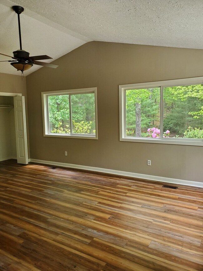 Building Photo - Updated with a lovely view of Lake St. George 3 bedroom / 3 bath