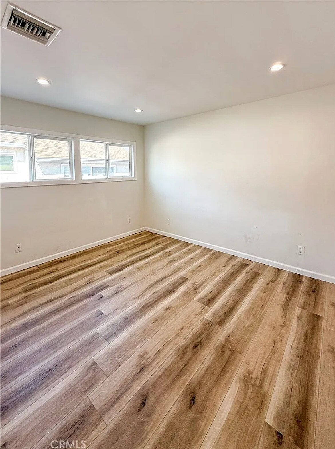 Building Photo - 10430 Densmore Ave