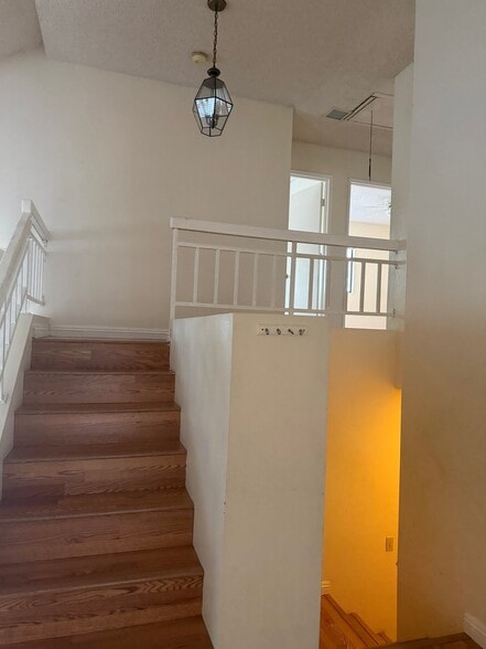 Building Photo - 4500 Villas Dr