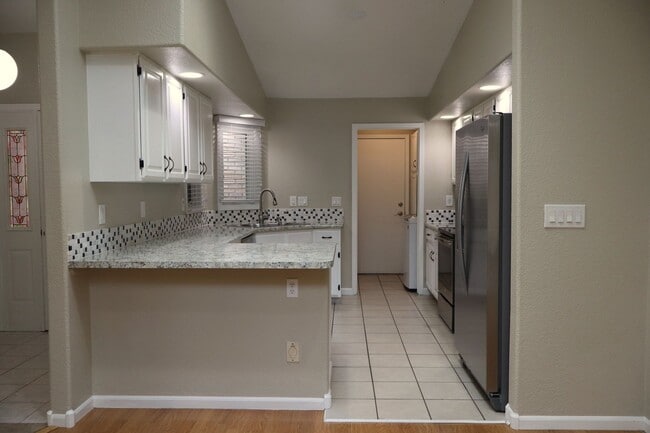 Building Photo - Beautiful 4 Bedroom Home in Midtown Fort C...