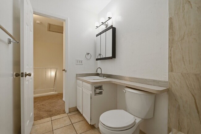 Building Photo - $1,645.95, 2 bed, 1.5 bath, located in Lakewood with Washer and Dryer