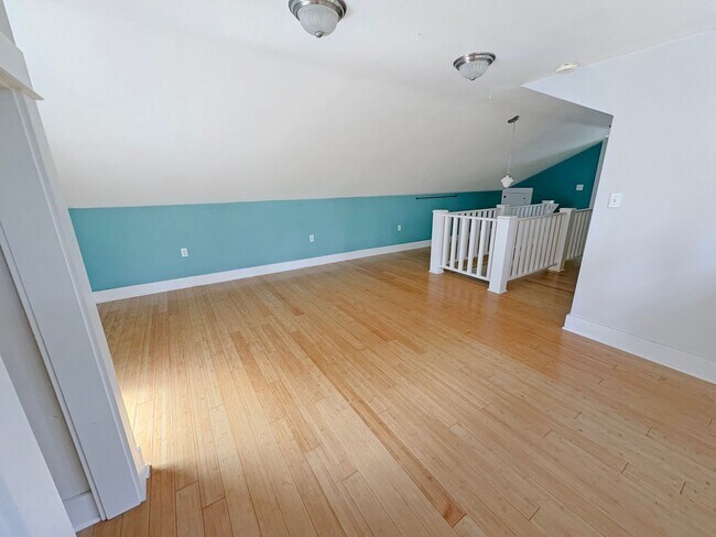 Building Photo - 4 bed 2 bath NE Portland home