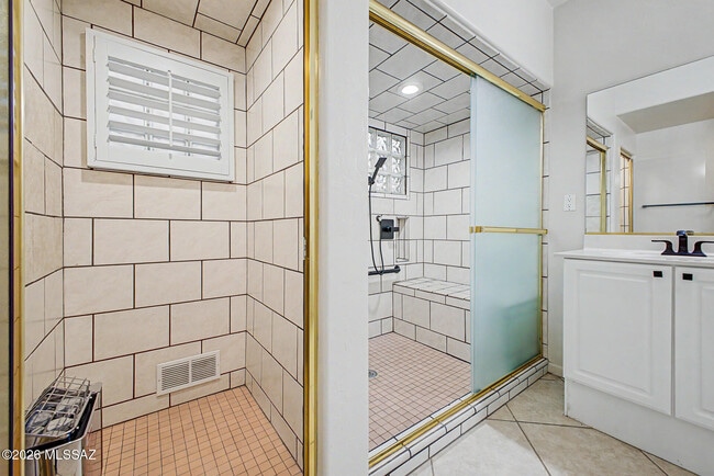 Building Photo - 5555 N Cres Ridge Dr