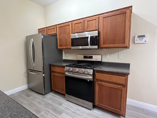 Building Photo - Gorgeous 3 Bedroom, 2 Bath in Silverado Ranch