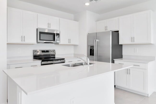 Building Photo - Brand-New 3BR/2.5BA Townhome in Lakewood Ranch — Internet, Trash, & Lawn Care Included