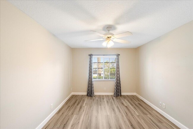 Building Photo - 950 S Kanner Hwy
