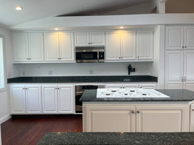 Building Photo - Stunning *VIEW* home for rent in desirable...