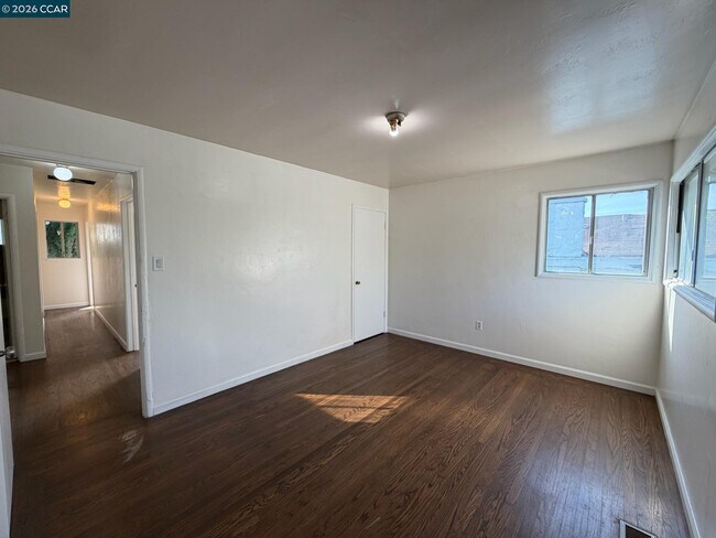 Building Photo - 551 5th St