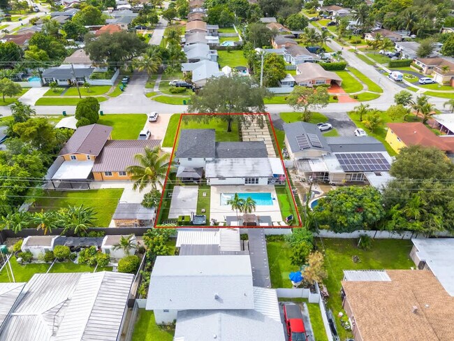 Building Photo - 1255 NE 199th St