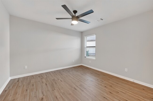 Building Photo - 151 Scenic Hills Ct