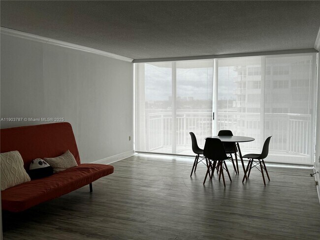 Building Photo - 18061 Biscayne Blvd