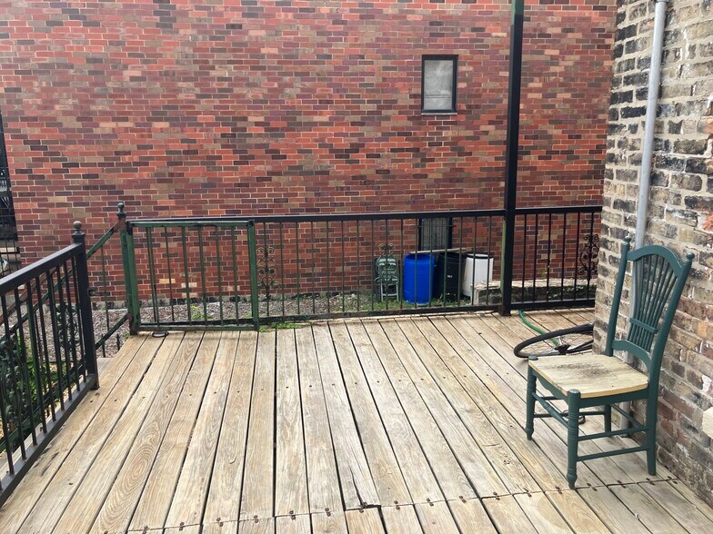 Building Photo - 2438 W Flournoy St