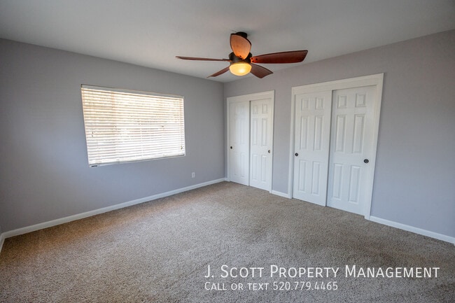 Building Photo - 723 W Cactus Wren Dr