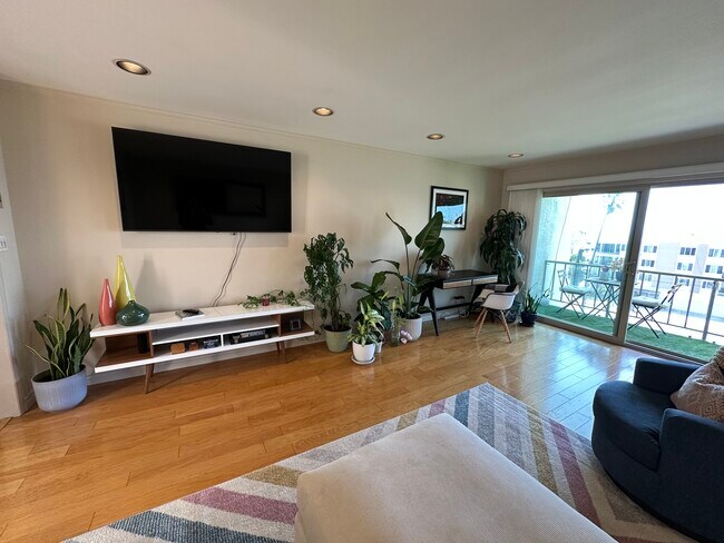 Building Photo - 3707 E Livingston Dr