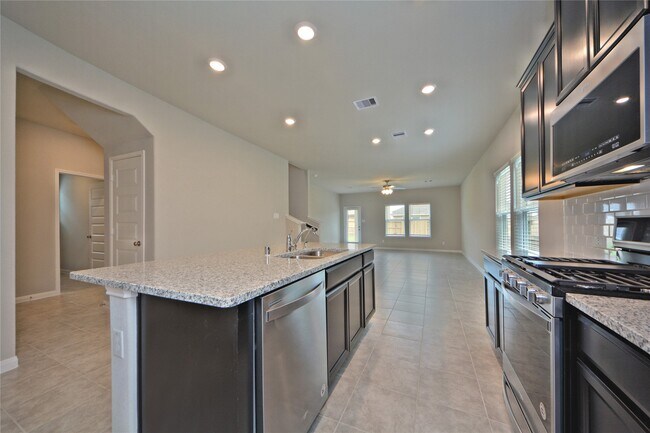 Building Photo - 1015 Modesto Dr