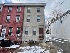 Building Photo - 613 Walnut St