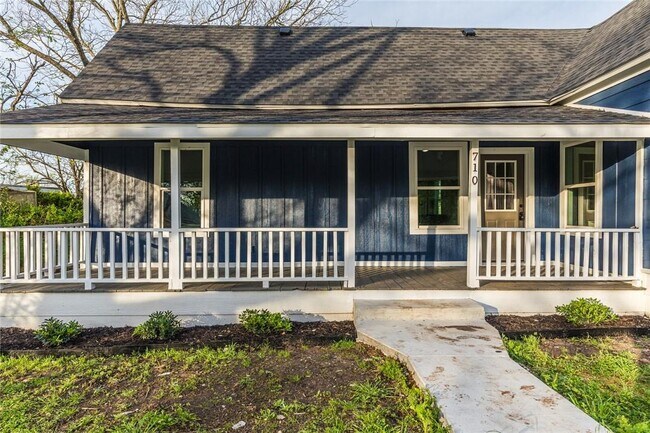 Building Photo - 710 S Pearl St