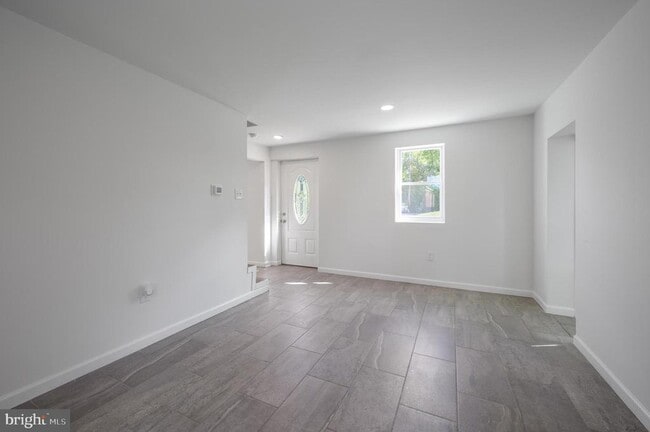 Building Photo - 1979 US-206