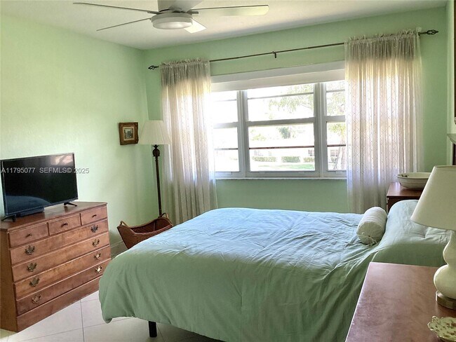 Building Photo - 8962 S Hollybrook Blvd