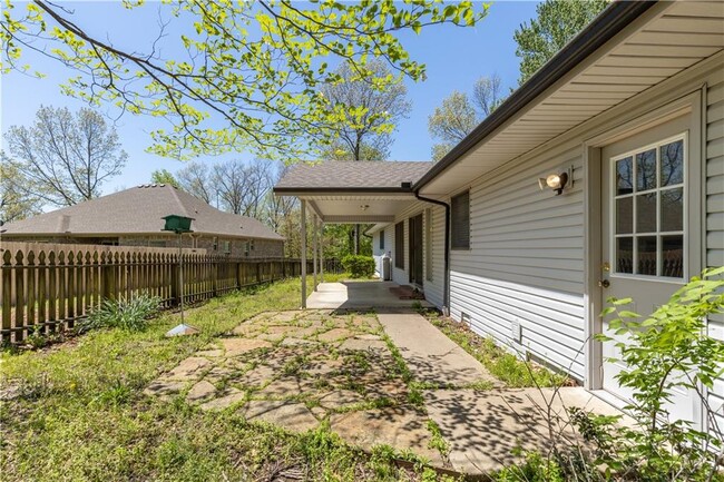 Building Photo - 1 Sandon Ln