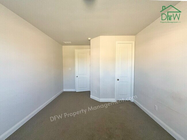 Building Photo - 4BR/3BA, 3,220 Sq Ft - Island Kitchen, Large Fenced Yard, Covered Patio