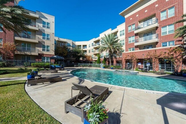 Building Photo - 8877 Lakes at 610 Dr