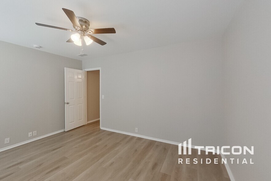 Building Photo - 206 Bison Meadow Dr